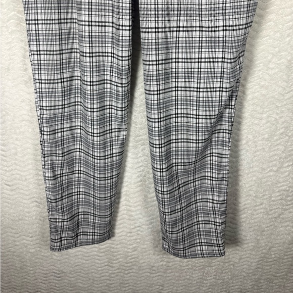 Hollister Gray Plaid Chinos - Picture 9 of 14